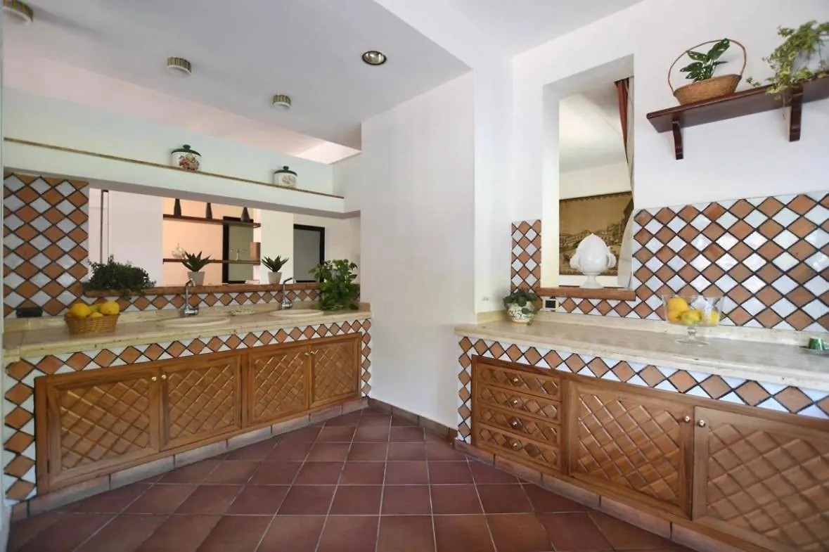Villa Leone Palermo 0*,  İtalya